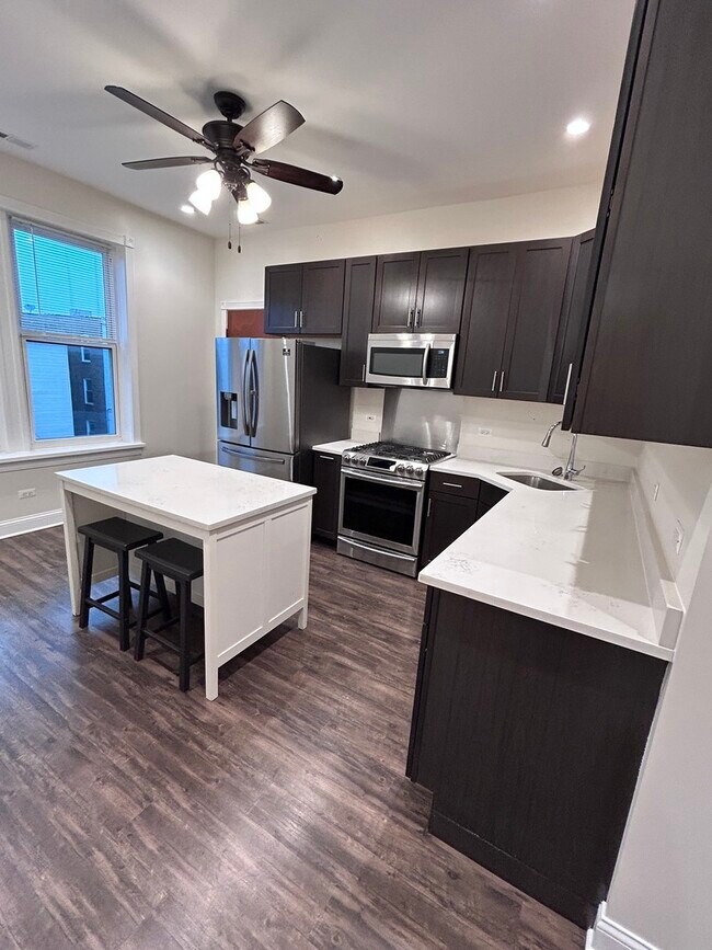 Building Photo - 2336 W Thomas St