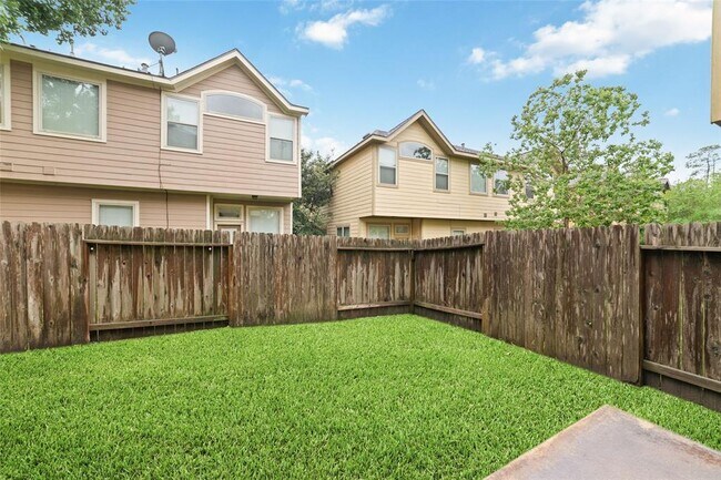 Building Photo - 9 Cheswood Manor Drive