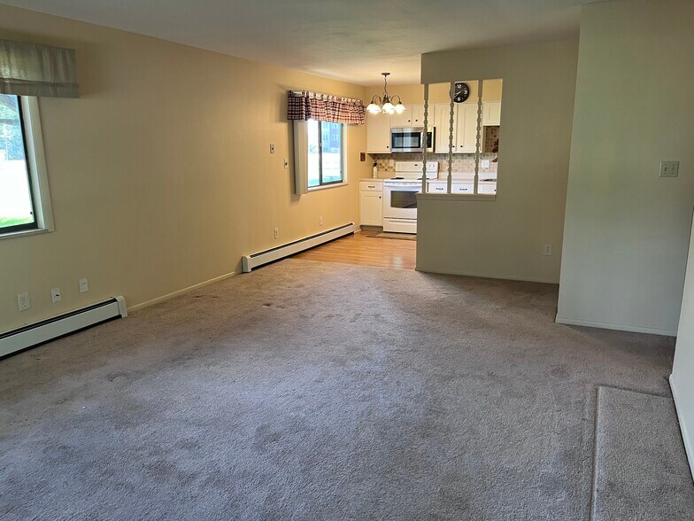Building Photo - 2600 Parklake Ct