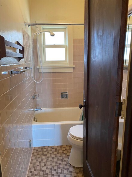 Building Photo - 1001 Rutledge Ct