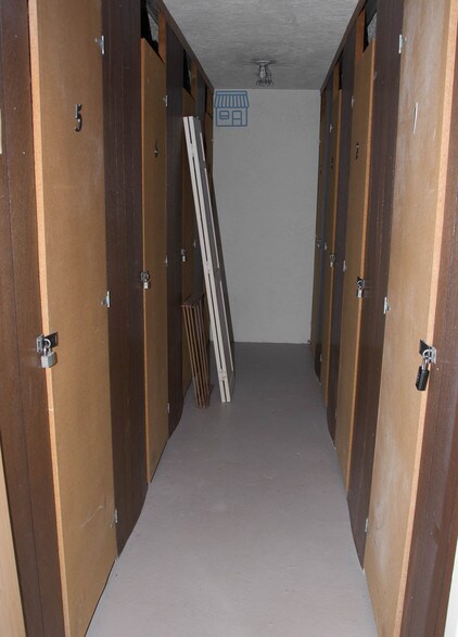 Building Photo - 2801 N Palm Aire Dr