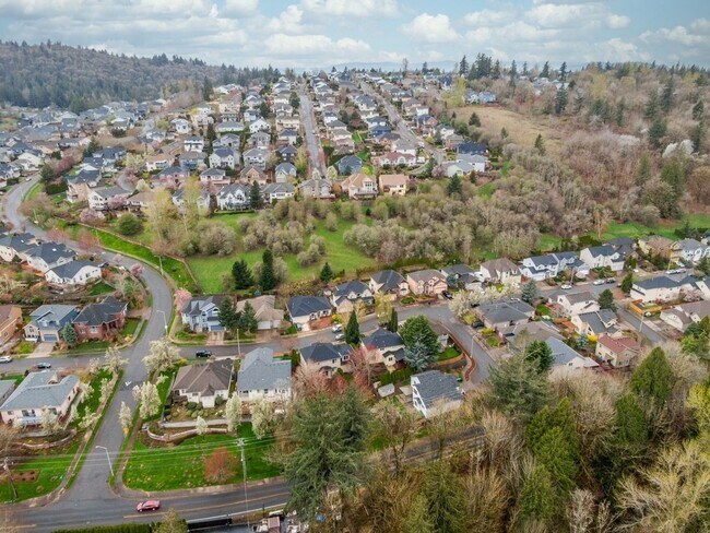 Building Photo - 16044 SE Flavel Dr