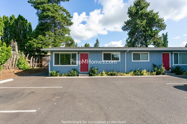 Building Photo - Wonderfully Updated NE Portland Glenfair One Bedroom Apartment w/ Private Patio!