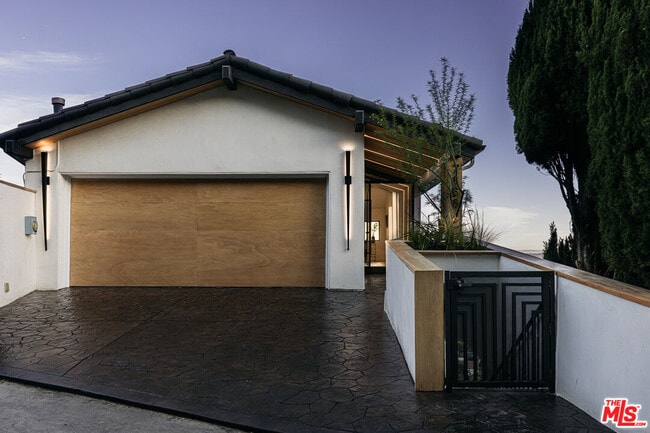 Building Photo - 7866 Fareholm Dr