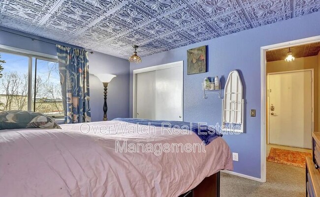 Building Photo - 3061 Lois Dr