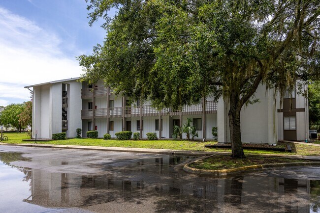 Building Photo - 6519 W Newberry Rd