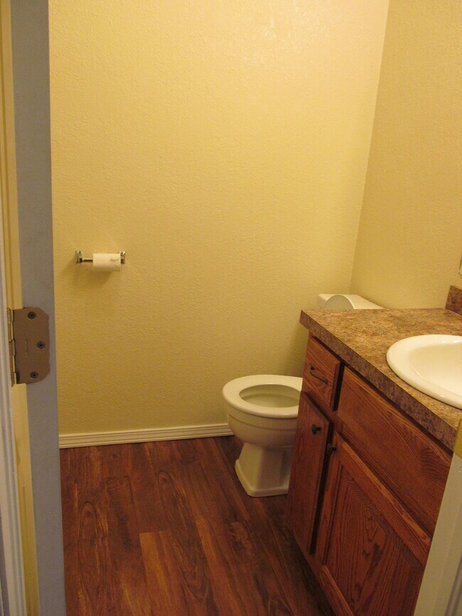 Building Photo - 1900 E Okmulgee Ave