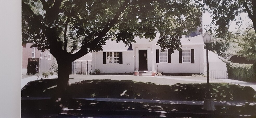 Primary Photo - 1776 E 900 S