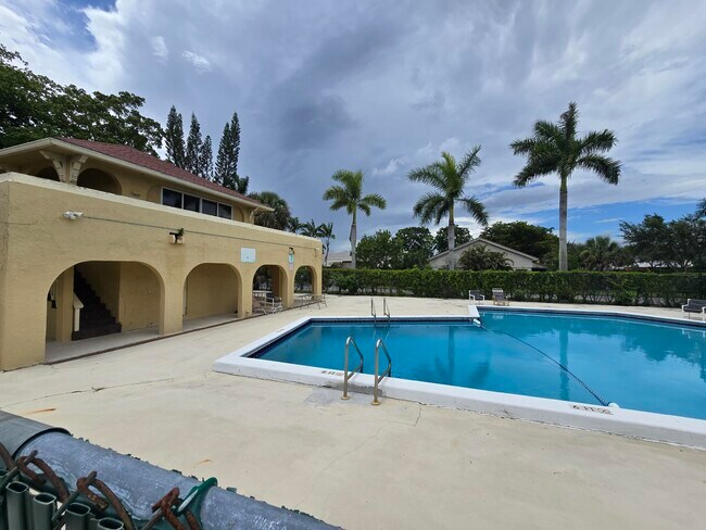 Building Photo - 10710 La Placida Dr