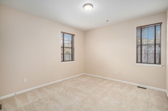 Building Photo - Spacious 4 bedroom 4 bathroom home in the heart of Lone Tree!