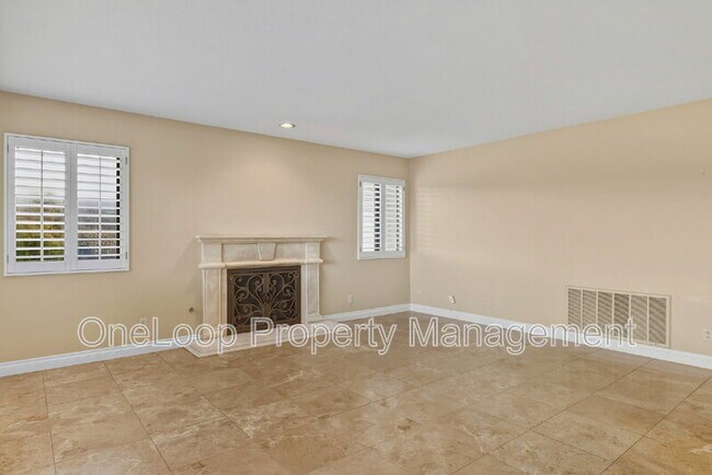 Building Photo - 493 Summerhill View