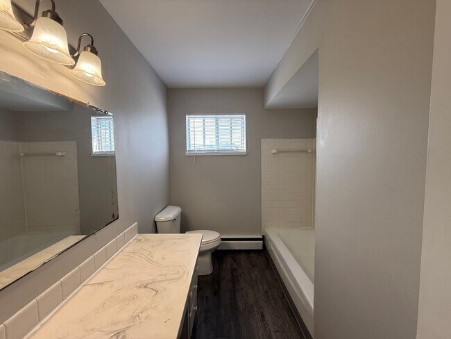 Building Photo - 3 Bed 1.5 Bath Townhome  in Wyoming
