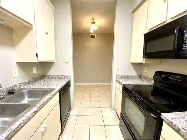 Building Photo - 10049 Westpark Dr