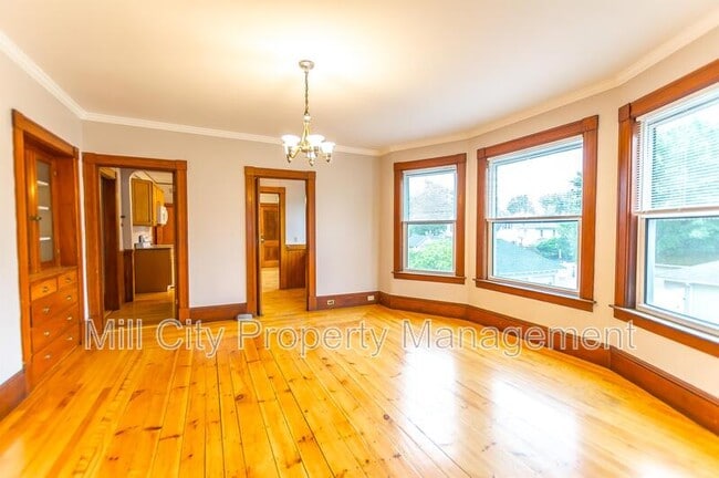 Building Photo - 105 Ray St