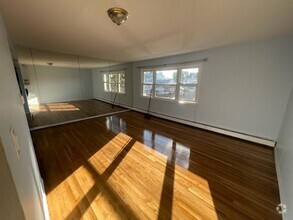 Building Photo - 433 Clement Ave
