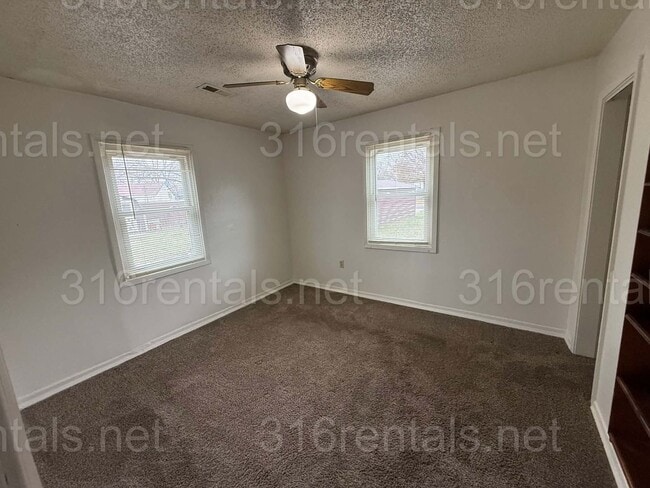 Building Photo - $815 - 2 bedroom/ 1 bathroom - Single Family Home