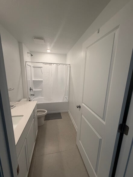 Building Photo - 5110 Magnolia Palm Dr