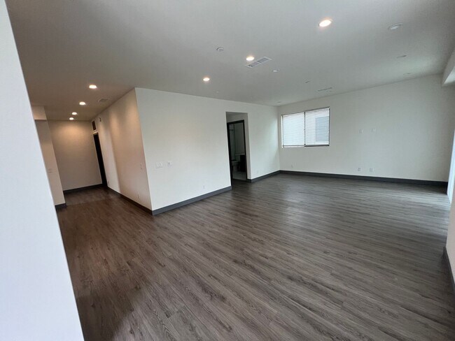 Building Photo - NEW SMART*4BD*4BA*TOWNHOME/ROOF DECK*CENTRAL AIR/HEAT*STAINLESS STEEL APPLIANCES*WASHER/DRYER IN ...