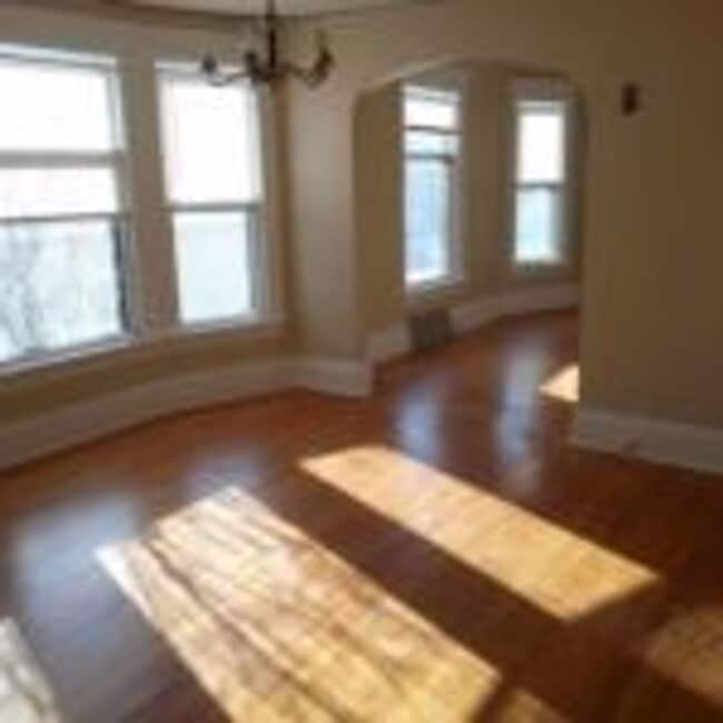 Building Photo - 2614 N Prospect Ave