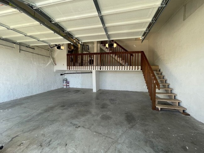 Building Photo - Newly Renovated 4BR / 2.5BA Home with Partial Bay Views.