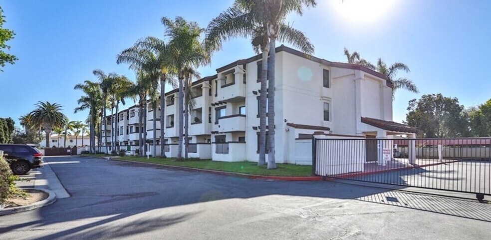 Building Photo - 3830 Avenida Del Presidente