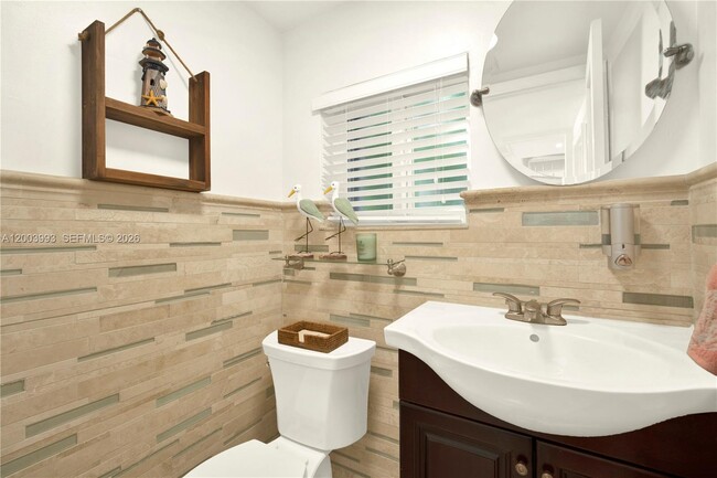 Building Photo - 69 Shoreland Dr