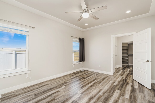 Building Photo - 913 Mission Oaks Dr