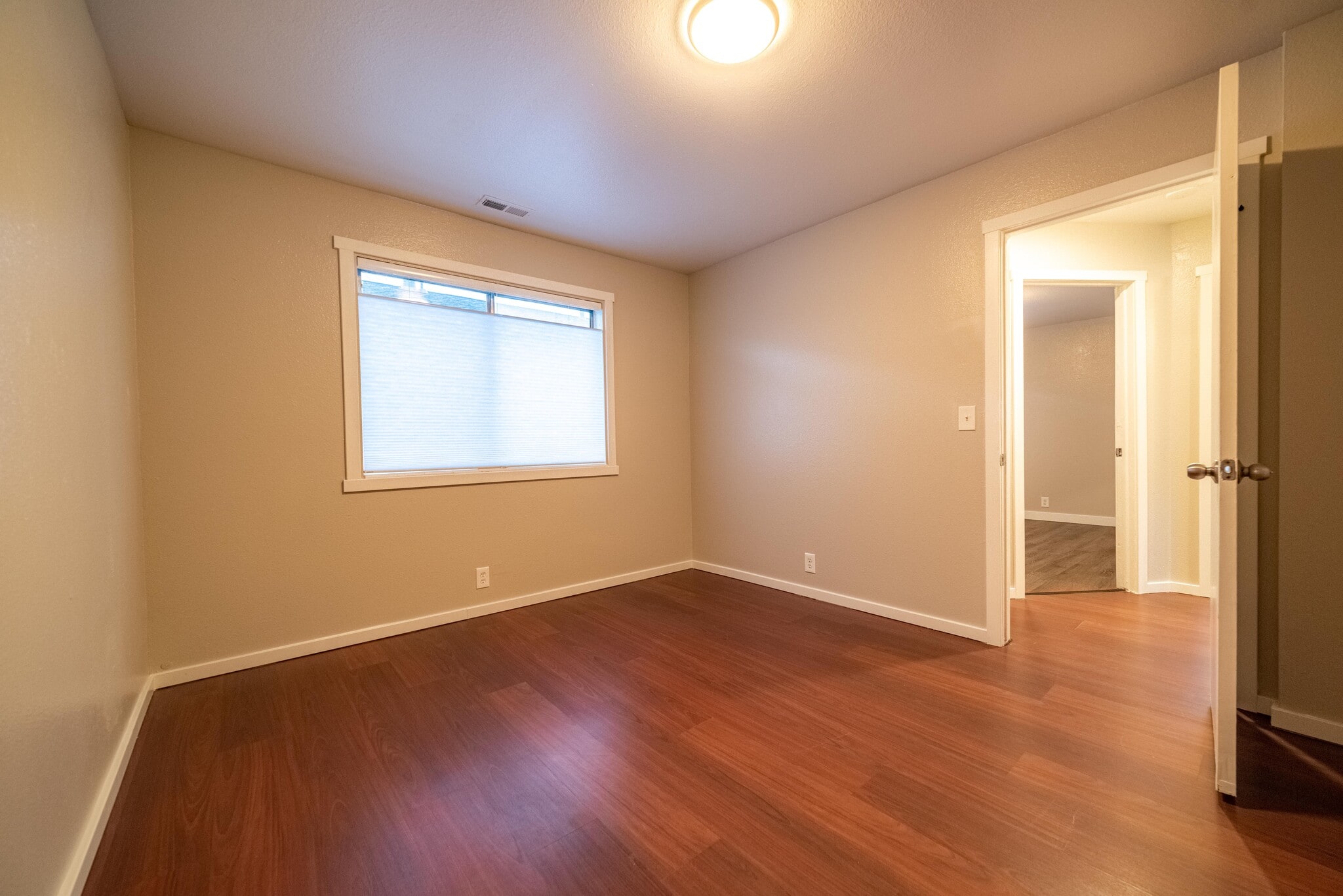 Building Photo - 269 Montgomery St W