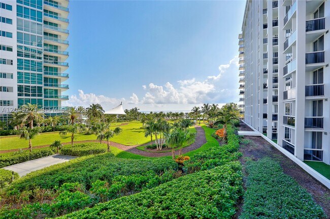 Building Photo - 10275 Collins Ave