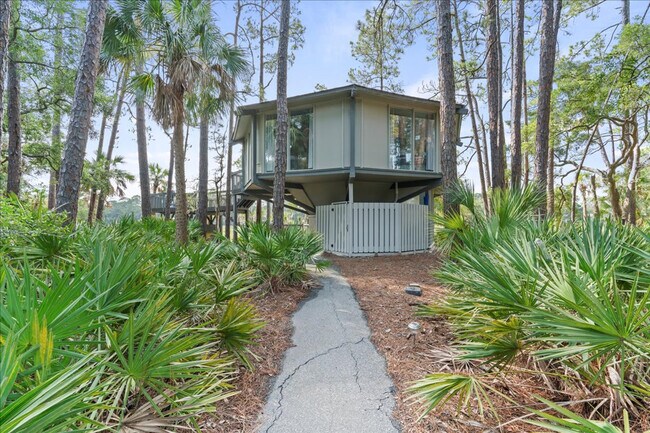 Building Photo - 2041 Deer Island Rd