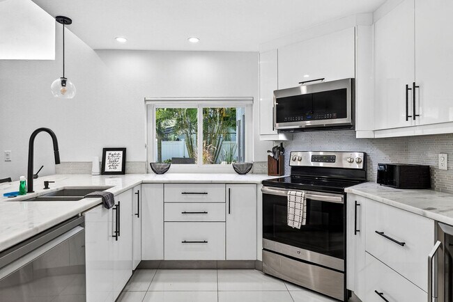 Building Photo - 14506 Clifty Ct