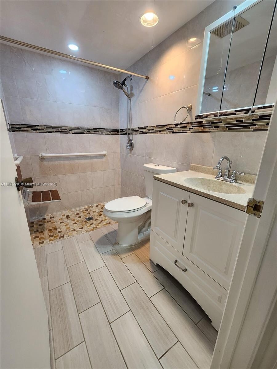 Building Photo - 8666 SW 114th Pl