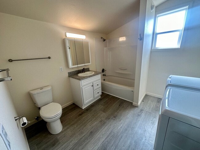 Building Photo - PRELEASING: Available September 2026! 3 bdrm/1 bath House!