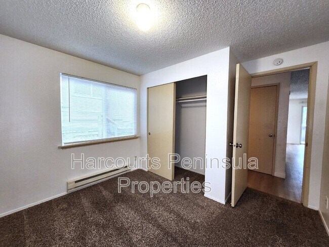 Building Photo - 45 NE Torval Canyon Rd