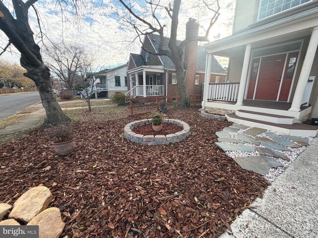 Building Photo - 728 18th St S