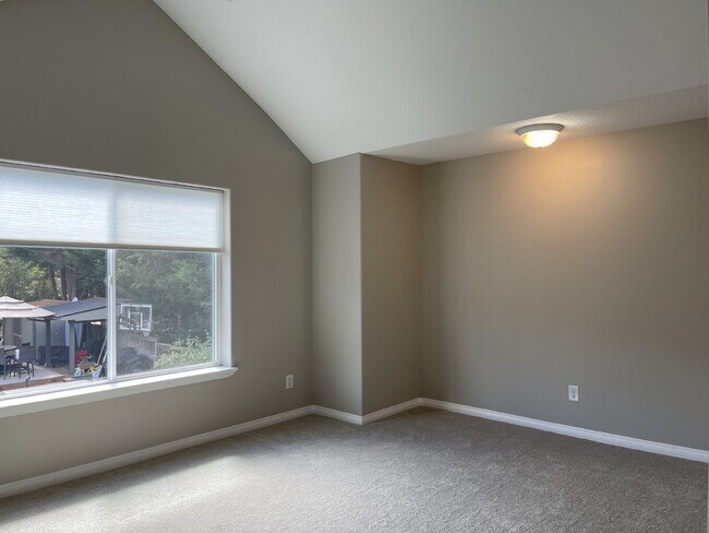 Building Photo - 4-Bedroom Happy Valley Home with Large Garage, Spacious Living Areas & Covered Deck