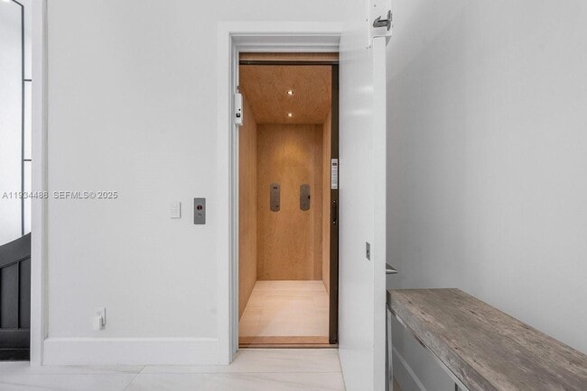 Building Photo - 3912 Island Estates Dr