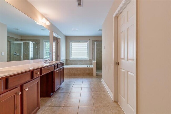 Building Photo - 3590 Falling Leaf Ln