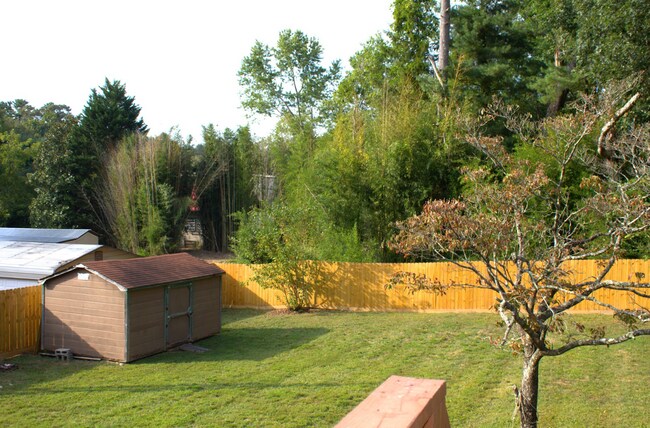 Building Photo - 3 Bedroom 2 bathroom with bonus room log cabin