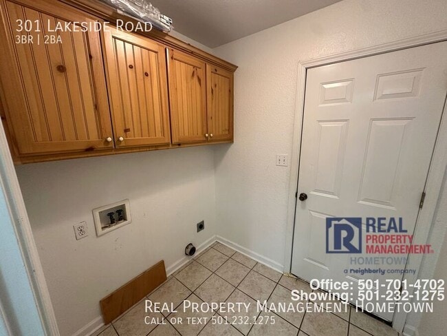 Building Photo - 301 Lakeside Rd