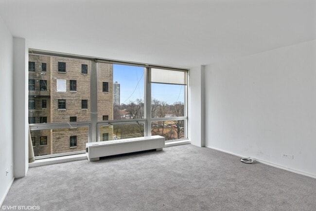 Building Photo - 2400 N Lakeview Ave