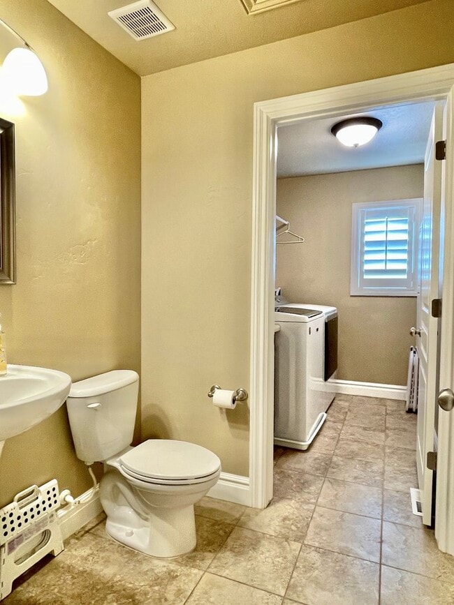 Building Photo - Luxury Fully Furnished 4-Bedroom Home for Rent – Clinton, Utah