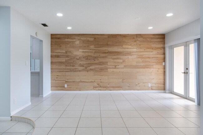 Building Photo - 4695 Brandywine Dr