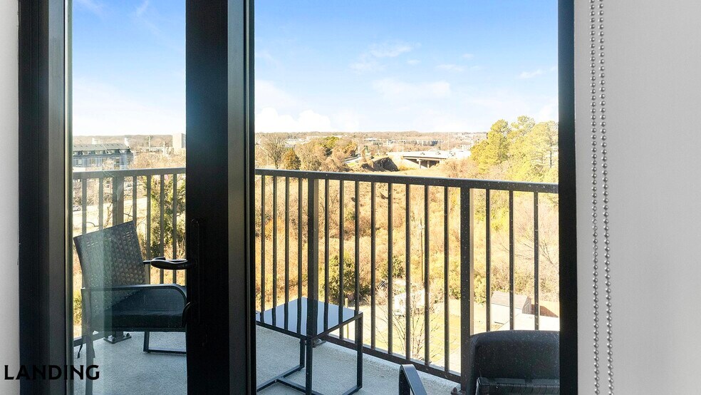 Building Photo - 1007 S Mint St