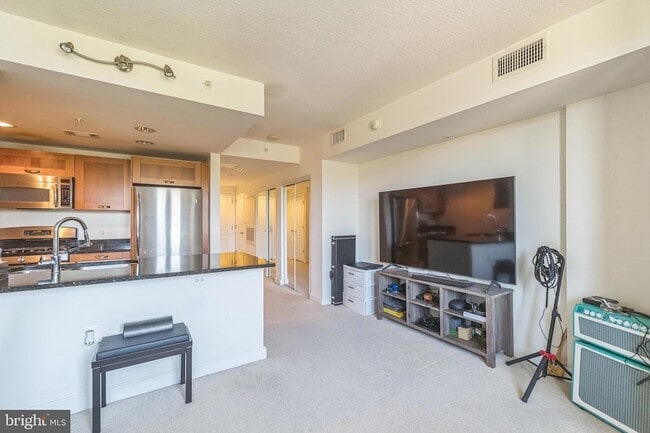 Building Photo - 2451 Midtown Ave