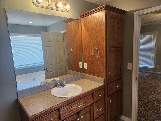 Building Photo - 406 James Ct