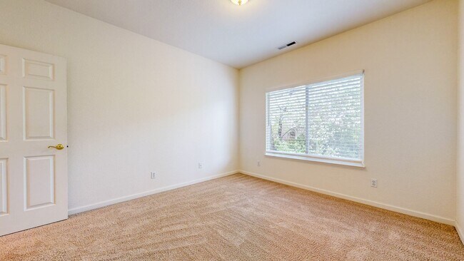 Building Photo - Desirable Skyhawk 3 bedroom Tri-Level Single Family