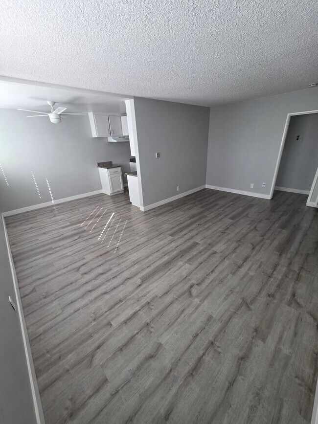 Interior Photo - 721 Venice Way