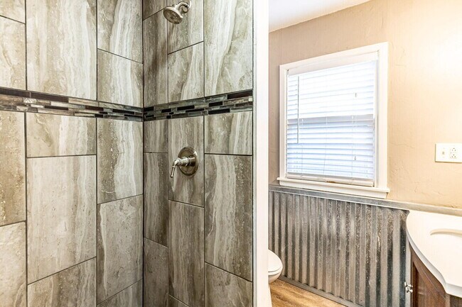 Building Photo - 3814 32nd St