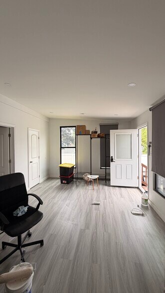 Building Photo - 37 Nassau Pky
